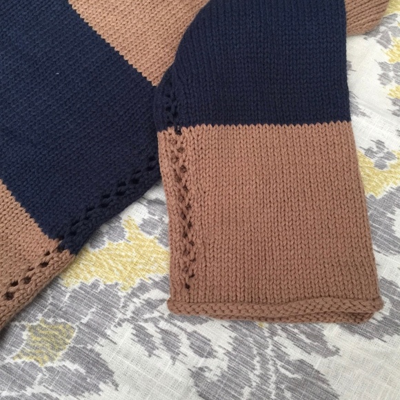 NWT Oversized Chunky Knit Sweater - Picture 2 of 4